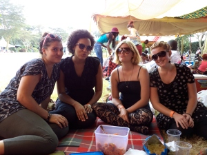 Blankets and Wine: Liveacts und Picknick